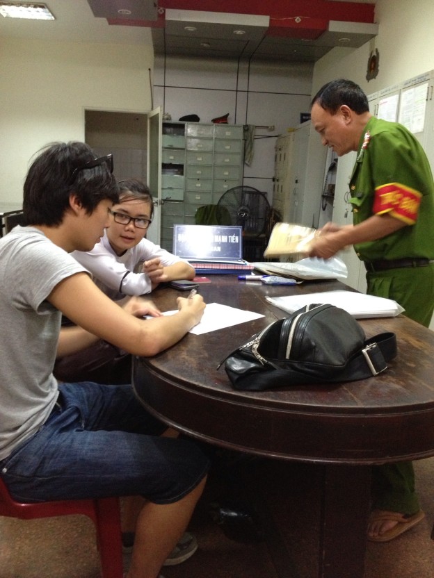 ベトナムで貴重品を盗難されポリスレポートを取りに行く。 | 隠居系男子